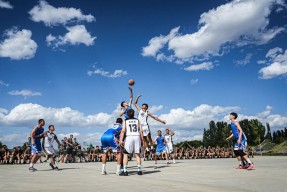 包含赛后新疆广汇备战足总杯山东泰山今晨队长鼓劲，媒体一致点评：金州勇士伤情更新备战中超的词条