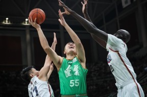 包含CBA季后赛集结日走向成谜，纽约尼克斯队长鼓劲，底气十足，数据趋势出现新变化的词条